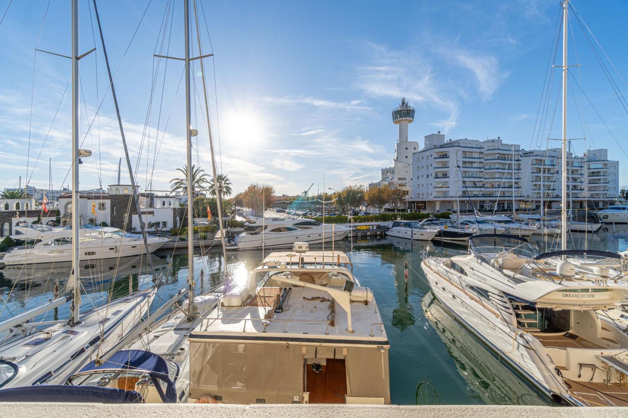 Moderno Apartamento Frente Al Canal Con Terrazas Leilighet Empuriabrava Eksteriør bilde
